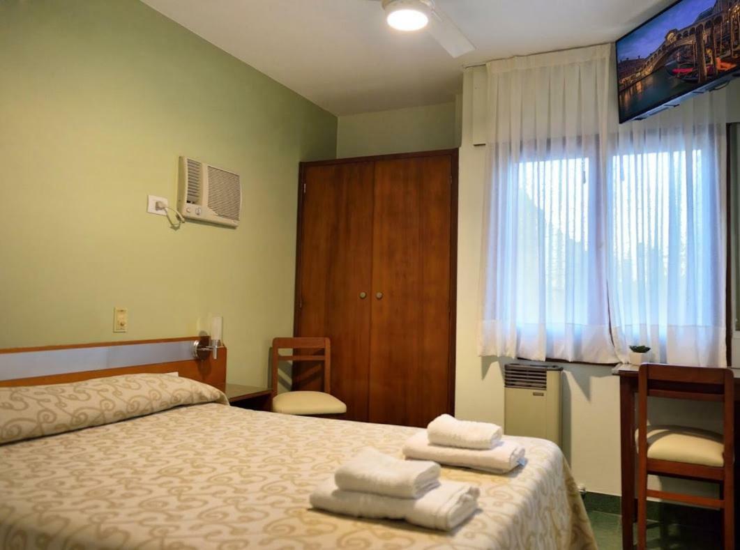 Residencial Italia Bed & Breakfast Cordoba Bagian luar foto